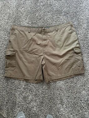 Men’s Harbor Bay Khaki Cargo Shorts, Size 52R